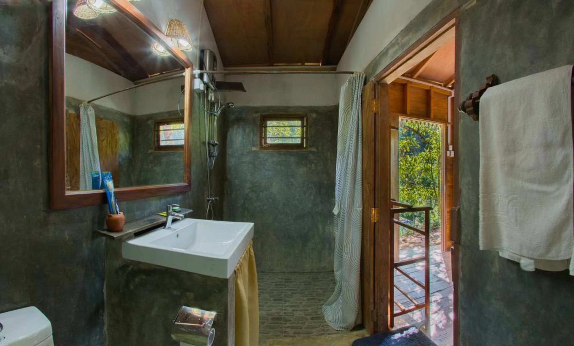 360 Rainforest Deniyaya Luaran gambar